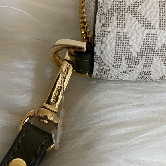 Michael Kors Jet Set Continental Wallet - Picture 15 of 16